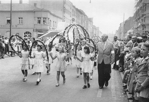 3.6.1956 - Märchenzug zur Eröffnung des Volksfestes