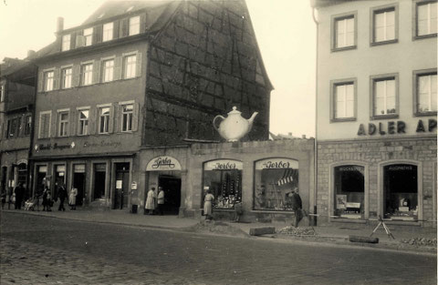 Blick zur Marktplatzostseite in den 1950ern