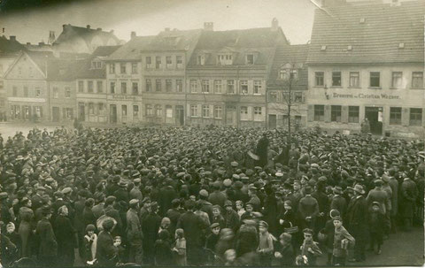 Fritz Soldmann verkündet auf dem Zeughausplatz am 9. November 1918 die Novemberrevolution 