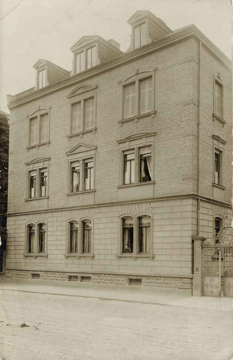 Neutorstraße 15, das Haus wurde im Zweiten Weltkrieg durch Bomben zerstört. Danke an Sylvia Appold