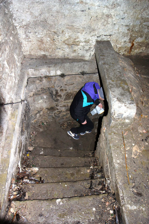 Die Treppe in das zweite Untergeschoss