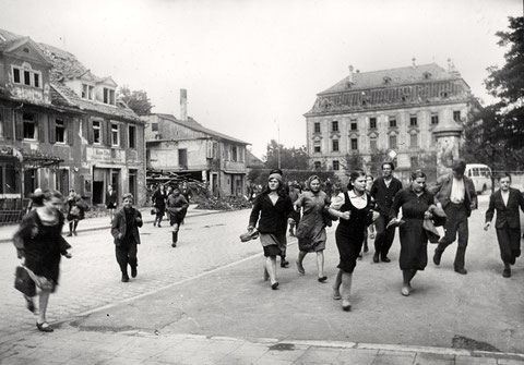 1944 - Schillerplatz - Fliegeralarm