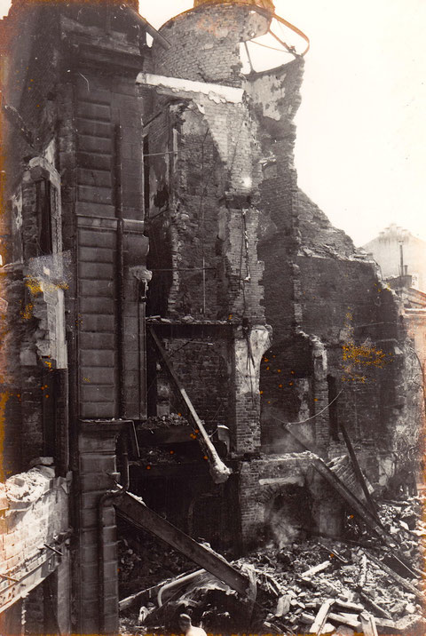 Der zerstörte Fischerrain nach den Bombenangriffen 17.08.1943 (Haus Scheck)