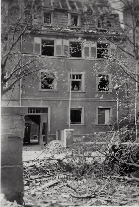 Beschädigtes Haus im Bereich Neutor-/Schopperstraße nach einem Bombenangriff im Zweiten Weltkrieg