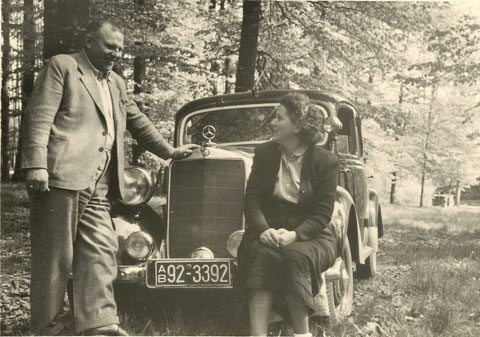 Das Ehepaar Hoffmann im Wald bei Reichmannshausen Sommer 1953