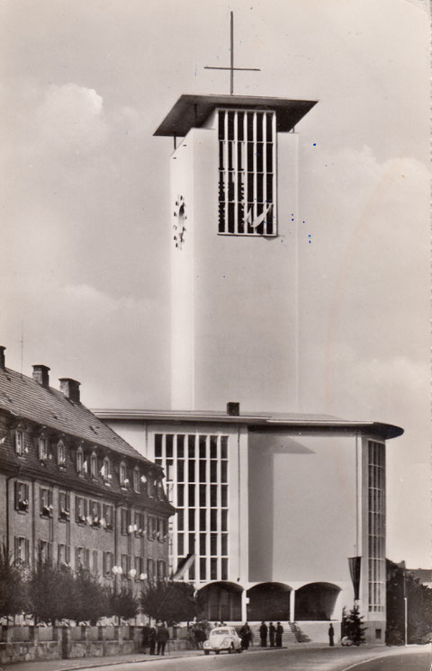 Die heutige Kilianskirche - wieder erbaut am selben Ort: der Turm ist der alte Turm in neuem Gewande; hier 1961