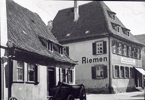 Mostschenke Nikolaus Stemp, dahinter Zehntstraße 22, Leonhard Federrolf, Treibriemenfabrik                  Ecke Zehntstraße/Am Graben  ca. 1900