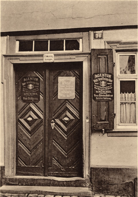 Krumme Gasse 36 im Jahr 1908. Hier betrieb Herr Wennig seine Bankagentur der Bayer. Versicherungsbank München