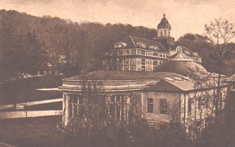 Kaiserhof mit Wandelhalle - links in den Bäumen der Remisenhof - Repro W.Malek