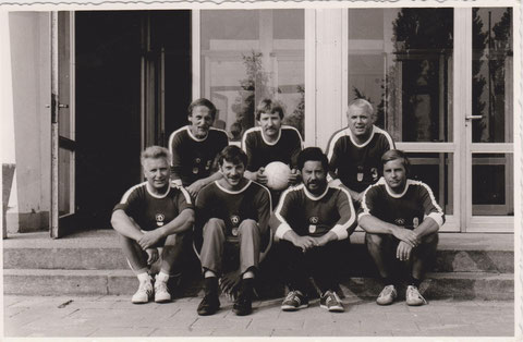 Noch hübschere Dynamo Jungens mit Klaus Brüsch, Peter Scharfenberg, Udo Rommel (hinten von links) und vorne von links Lothar Gernoth, Hartmuth Gießler, Heinz Schmidt und Wolfgang Ludwig