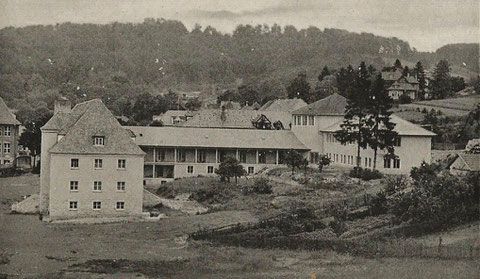 rechts Nebengebäude vom Armenhaus