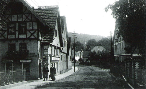 Anzeige an der Hauswand - Filiale am Kurplatz - Archiv W.Müller