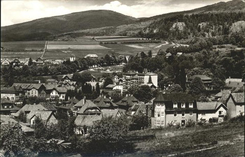 Im Vordergrund Haus am Aschenberg um 1960