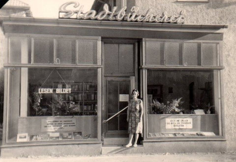 Leiterin der Stadtbibliothek Frau Marta Döhrer - Sammlung Mario Döhrer