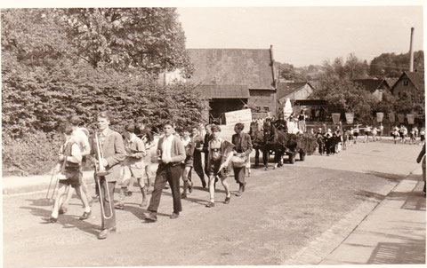 Blick von der Rohstrasse auf die Scheune und Stallungen Trautvetter/Annacker - Archiv W.Malek