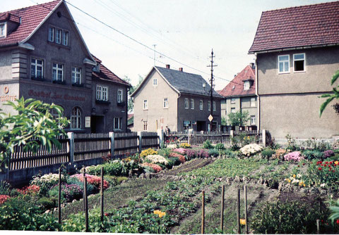 Beetgarten vor Fleischerei Hesse, vermutlich 1960er - nach Dia von Georg Lösser - Archiv Gunnar Möller