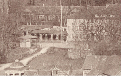 Musikpavillon, Trinkhalle, dahinter Kaltwasserheilanstalt und Marstall - Repro W.Malek (Ausschnitt)