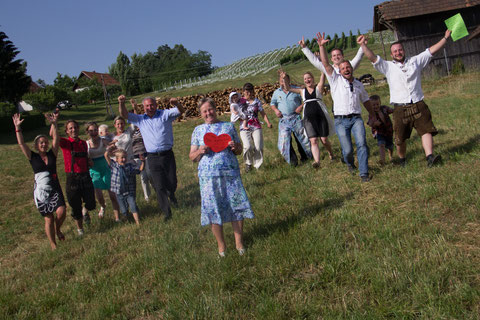 Und mitten drin die Oma!