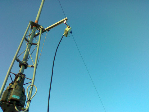 The Windom antenna in his definitive position. Very important is to hold outdistanced the Balun from the ferrous mass of the tower to avoid interferences (as to increase of the ROS).