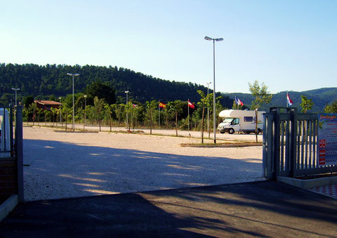 ENTRATA DEL PARCHEGGIO "LE MIMOSE".