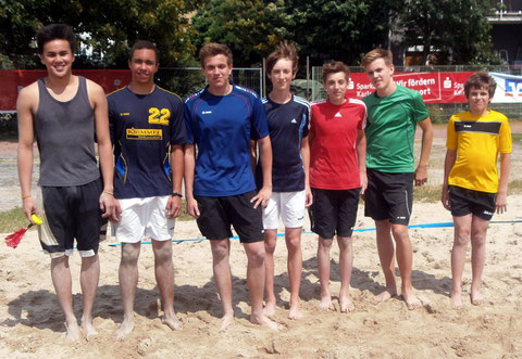 Erfolgreich auch im Sand (v.l.n.r.): Kim Tiprangsee, Alexander Stober, Danny Krimmel. Bei den Junioren "sandelten": Christian Beck, Nico Krimmel, Juraj Valovic und Marcel Krimmel