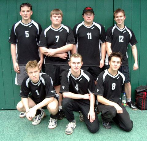 Hochzufrieden mit dem dritten Platz: oben (v.l.n.r.) Kai Reginek, Kai Effenberger, Marco Hohaus, Jan Jödicke (unten) Kevin Nagel, Tobias Karg u. Dominic Staub