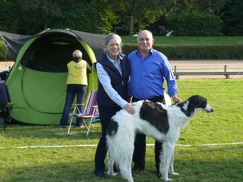 Hier ein brandaktuelles Bild von ihr mit David Reis und einer fabelhaften Richterin Frau van der Lee-Grevelt aus den Niederlanden.  