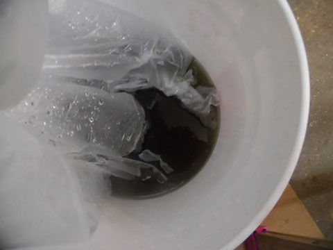 洗剤洗浄後の汚水