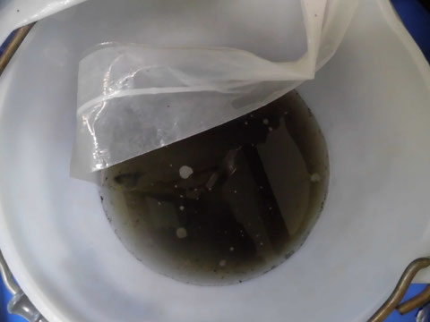 洗剤洗浄後の汚水