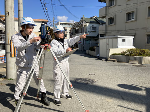 施工管理業務に従事している様子