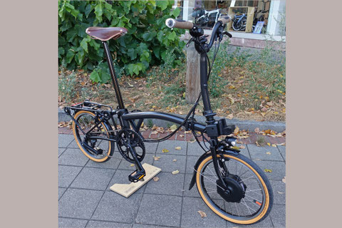 Velo Nürnberg Brompton Electric P Line mit Motor im Vorderrad