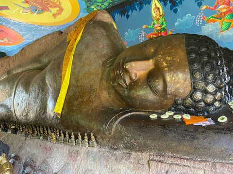巨大涅槃仏(Reclining Buddha)