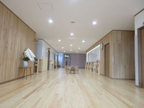 園児玄関から見たホール