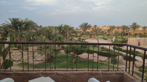 Blick vom Balkon unseres Hotelzimmers im Pensee Royal Garden 