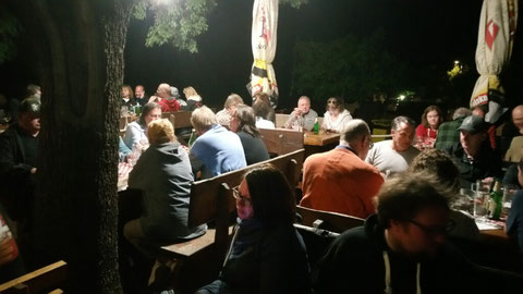 Gedankenaustausch zu den Filmen bei Wein, Bier... 