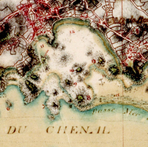 Extrait de la carte des ingénieurs du Roi vers 1780, on voit bien toutes les îles du port soulignées de couleur verte : Le kefenn,  Men Toul, Enez Trêz, ar Vil Vihan, Gwelan(9),  Kernoc’h(10), Malvoc’h(8), l’île aux agneaux(13), l’île aux moutons(14)