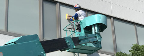 高所での作業-横浜・首都圏でガラスフィルム施工の株式会社ツーシーム