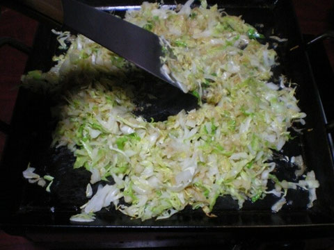 アツアツごちそう鉄板で作るもんじゃ焼き