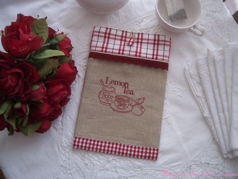 Pochette Brodée rouge médoc " Esprit Lemon Tea Champêtre" -18euros (frais de port compris) réf: Poch 1201151-