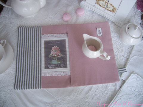 Long Set de table décoratif " A l'heure des Délices Shabby et de sa Pièce Montée " - 21euros (frais de port compris)- réf: Std020717