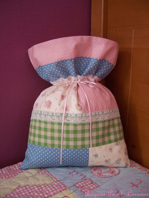 Sac à linge Patchwork et dentelle -14euros (frais de port 3euros)- réf: Sac 0719131-