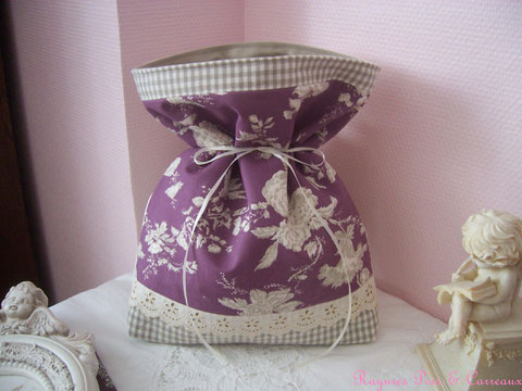 Grand Sac à Linge Esprit Toile de Jouy " En Fleuri et Vichy " -24euros (frais de port compris)- réf: Poc1027161-