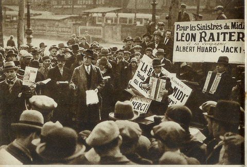 Léon Raiter, Albert Huard et Jacki chantent dans les rues de Paris pour les sinistrés du Midi (1930).