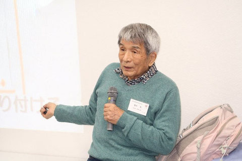 説明をする冨井会員
