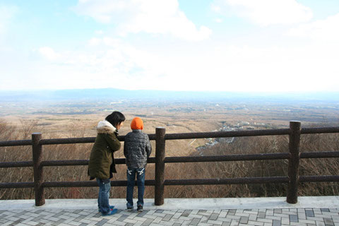 絶景の場所で息子君と並んだ、背が高い！！小2とは思えないな・・・