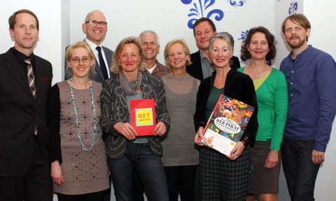 Preisträger und Veranstalter 2012 / Hinten: Thomas Böhm, Rainer Götz, Henning Wagenbreth / Vorn: Hauke Hückstedt, Henrike Blum, Annette Knoch, Angelika Wellmann, Monika Bilstein, Corinna Gabrisch, Axel von Ernst / Foto: Norsin Tancik