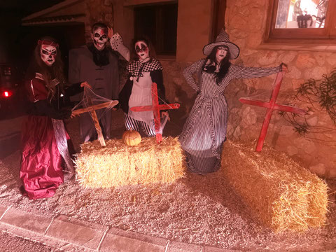 Clinetes disfrazados en el camping arc de bara tarragona 2024