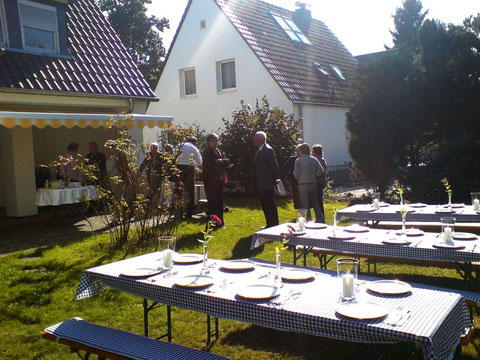Grillen im Garten bei Familie v. Schubert