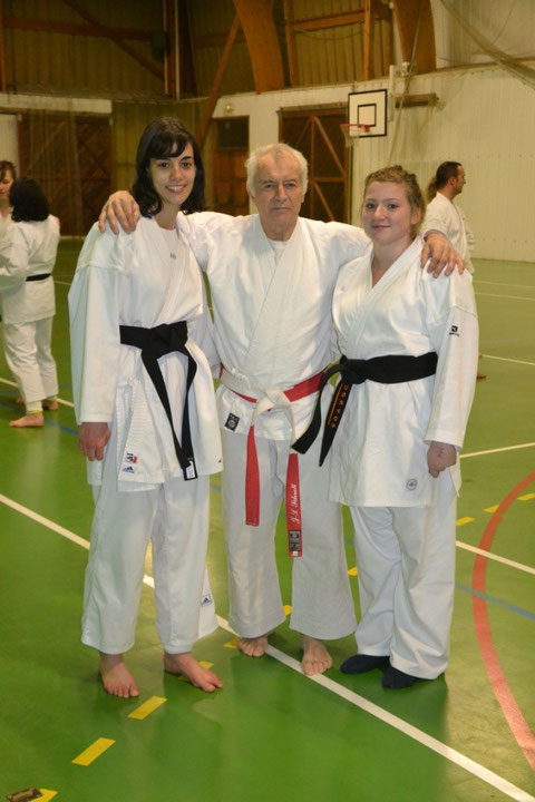 Anastasia Daniel et Océane Mace avec leur professeur Jean-Luc Schroll