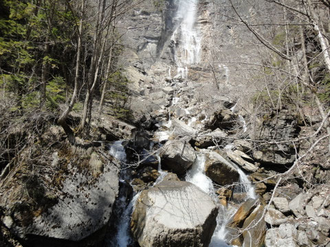 Bachbett unterhalb Wasserfall